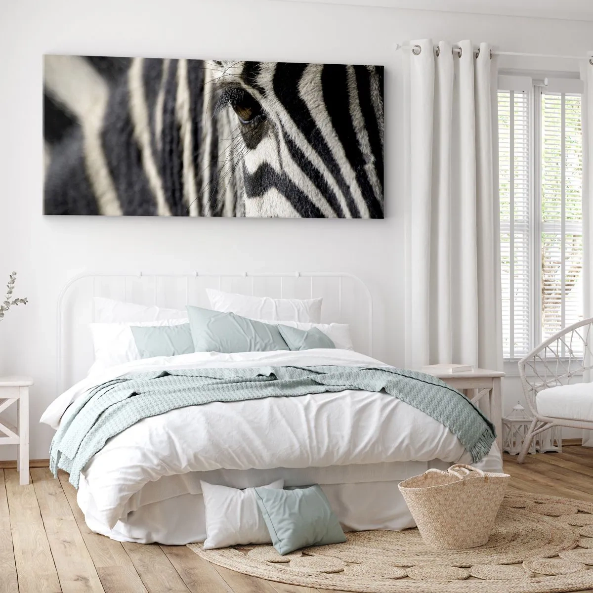 Bild auf Leinwand - Leinwandbild - Nahaufnahme eines Zebraauges mit schwarzen und weißen Streifen - 160x50cm - Gestreiftes Porträt - Moderne Wanddekoration für Wohnzimmer und Schlafzimmer ARTTOR