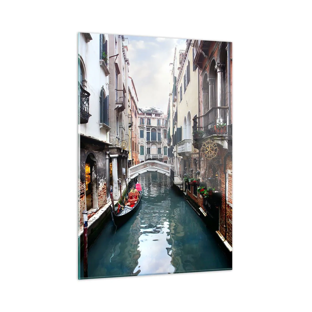 Glasbild - Bild auf glas - Ein venezianischer Kanal mit einer Gondel, umgeben von historischen Gebäuden - 50x70cm - Venezianische Landschaft mit Gondel und Brücke - Moderne Wanddekoration für Wohnzimmer und Schlafzimmer ARTTOR