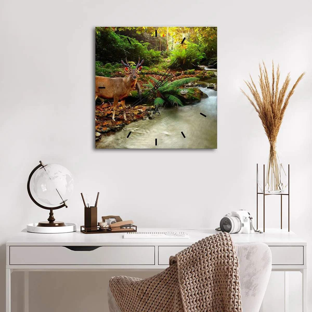 Wanduhr - Glasuhr - Ein Reh an einem Bach, umgeben von Grün im Wald - 30x30cm - Willkommen in meiner Welt - Moderne Wanddekoration für Wohnzimmer und Schlafzimmer ARTTOR