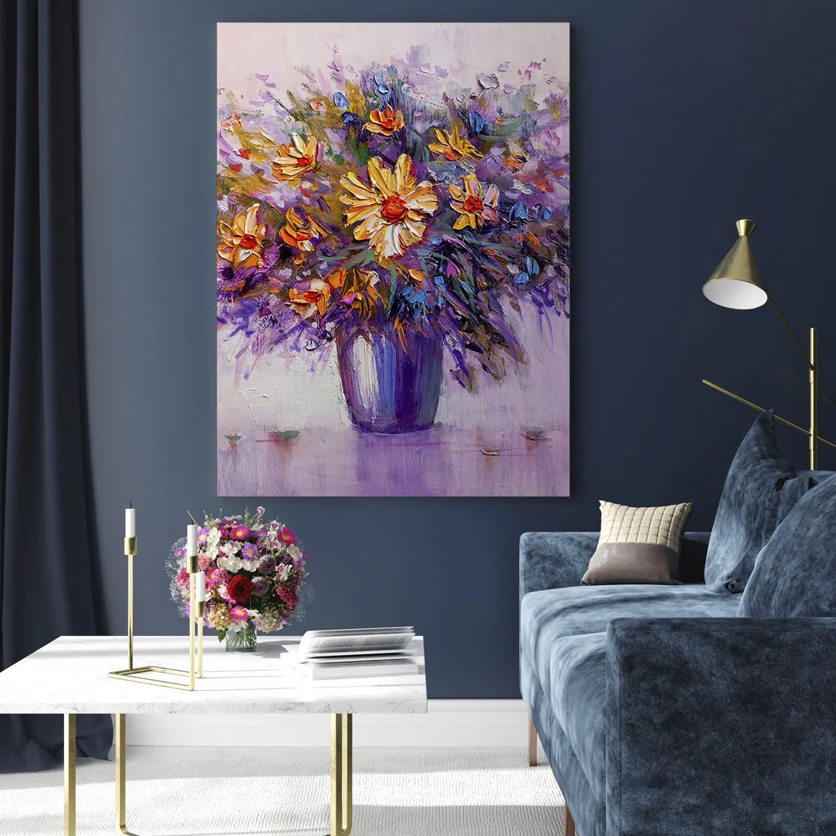 Glasbild - Bild auf glas - Ein Blumenstrauß in einer Vase auf pastellfarbenem Hintergrund - 70x100cm - Es riecht süß, sieht süß aus - Moderne Wanddekoration für Wohnzimmer und Schlafzimmer ARTTOR