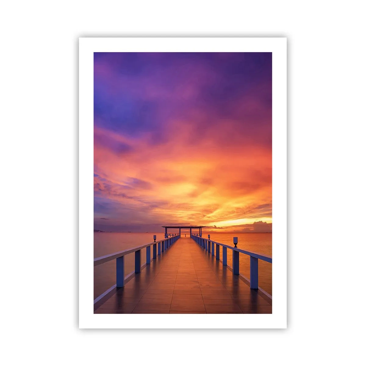 Poster - Der Steg vor der Kulisse eines spektakulären Sonnenuntergangs - 50x70cm - Ohne Ende - Moderne Wanddekoration für Wohnzimmer und Schlafzimmer ARTTOR