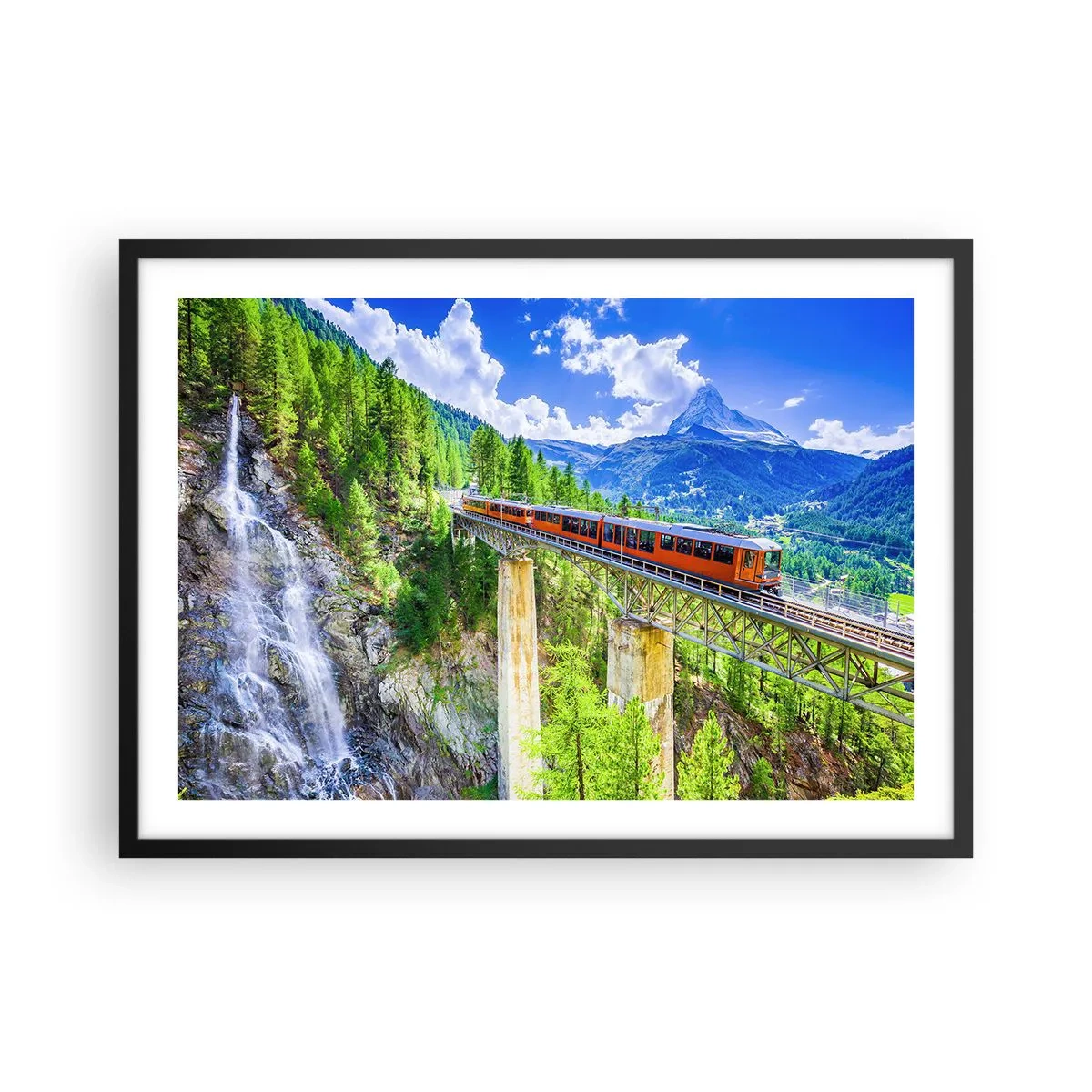 Poster in einem schwarzem Rahmen - Eine Achterbahn auf einer Brücke mit Blick auf einen Wasserfall und Berge - 70x50cm - Jetzt sind Alpen dran - Moderne Wanddekoration für Wohnzimmer und Schlafzimmer ARTTOR