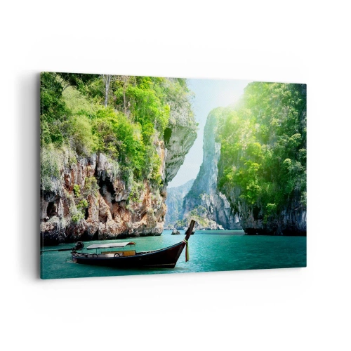 Bild auf Leinwand - Leinwandbild - Ein traditionelles Boot vor der Kulisse tropischer Klippen und türkisfarbenem Wasser - 120x80cm - Eine Einladung zu einer exotischen Reise - Moderne Wanddekoration für Wohnzimmer und Schlafzimmer ARTTOR