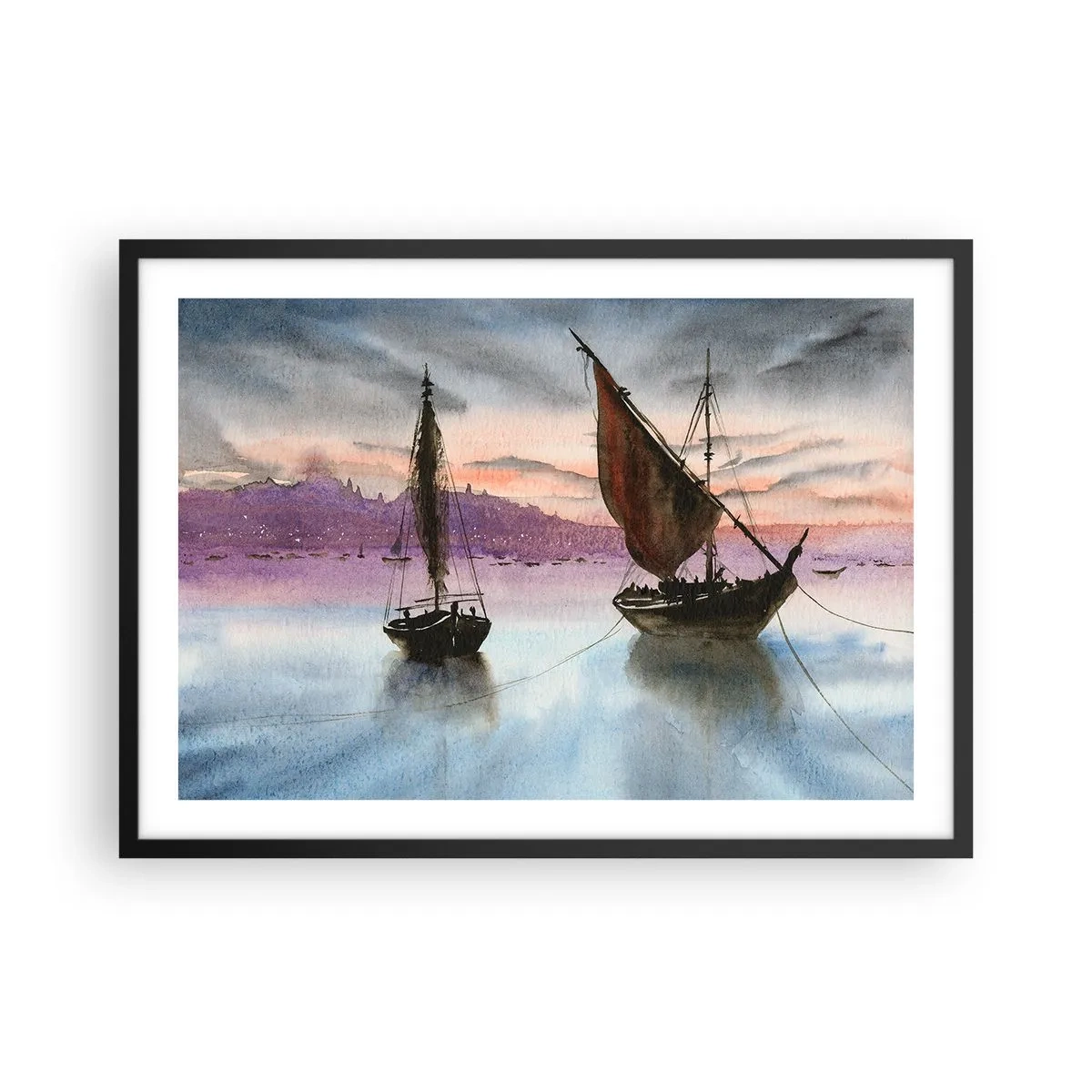 Poster in einem schwarzem Rahmen - Zwei Segelschiffe liegen in der Abenddämmerung auf ruhigem Wasser vor Anker - 70x50cm - Abend am Hafen - Moderne Wanddekoration für Wohnzimmer und Schlafzimmer ARTTOR