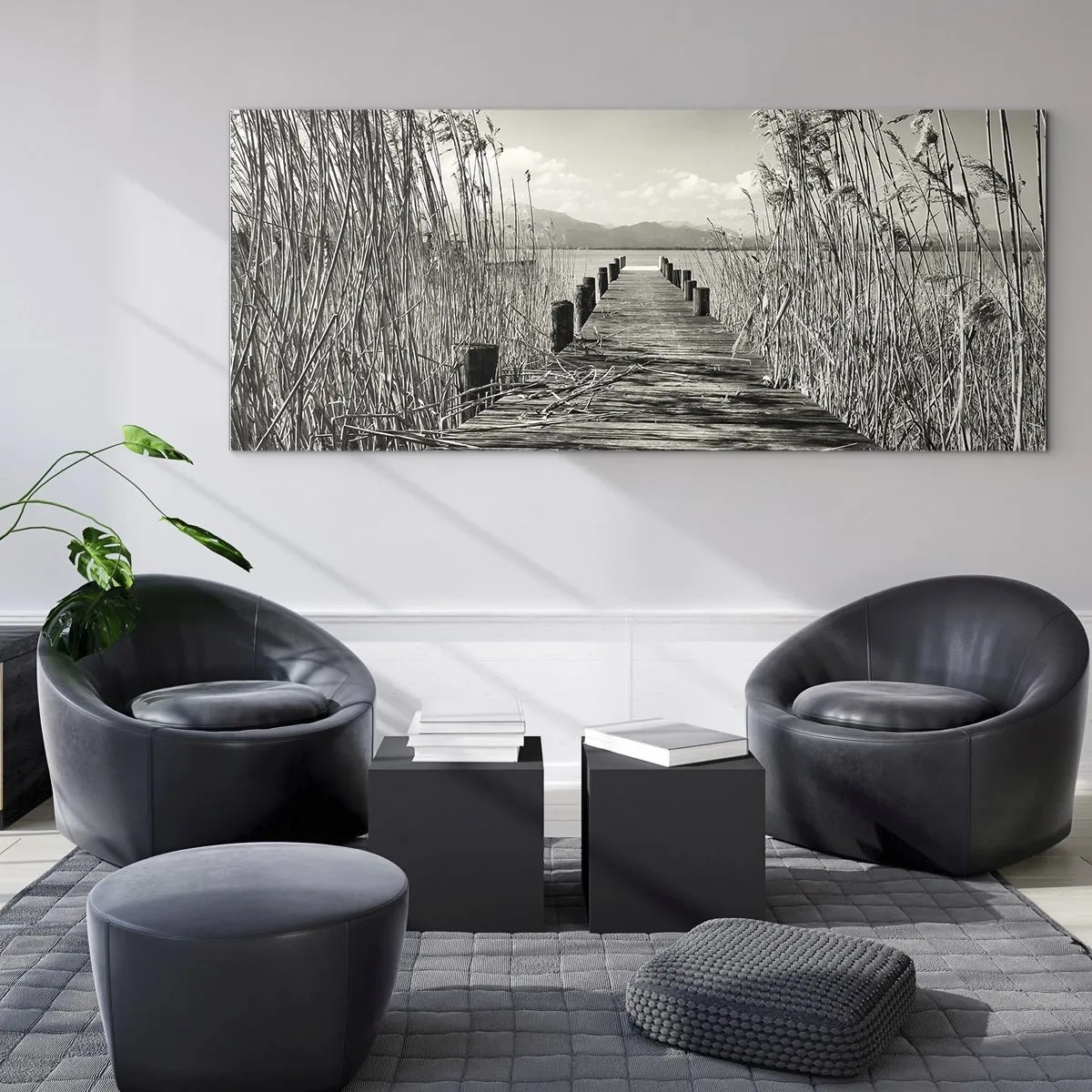 Glasbild - Bild auf glas - Ein Holzsteg zwischen hohen Gräsern über einem sepiafarbenen See - 120x50cm - In der Stille des Grases - Moderne Wanddekoration für Wohnzimmer und Schlafzimmer ARTTOR