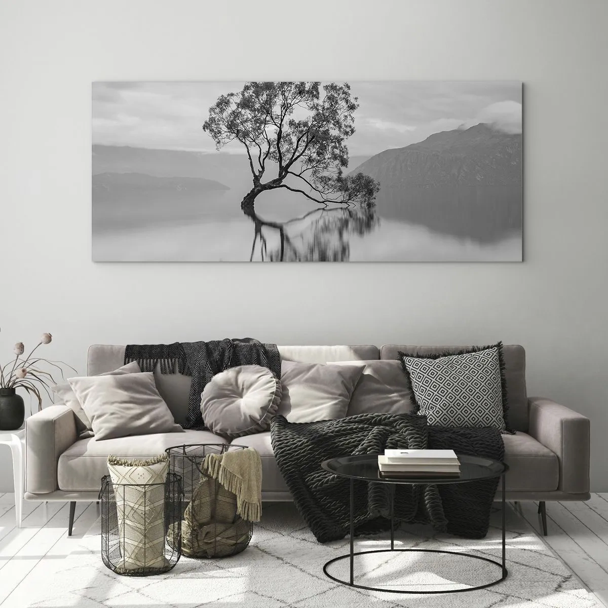 Glasbild - Bild auf glas - Ein einsamer Baum spiegelt sich im Wasser mit Bergen im Hintergrund - 160x50cm - Es gibt so ein Land - Moderne Wanddekoration für Wohnzimmer und Schlafzimmer ARTTOR