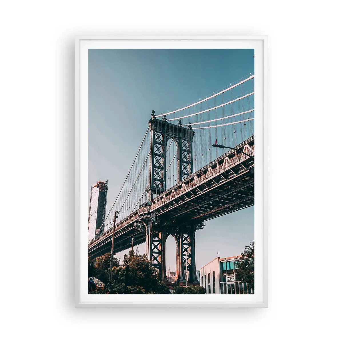 Poster in einem weißen Rahmen - Über den Wellen der Stadt - 70x100 cm