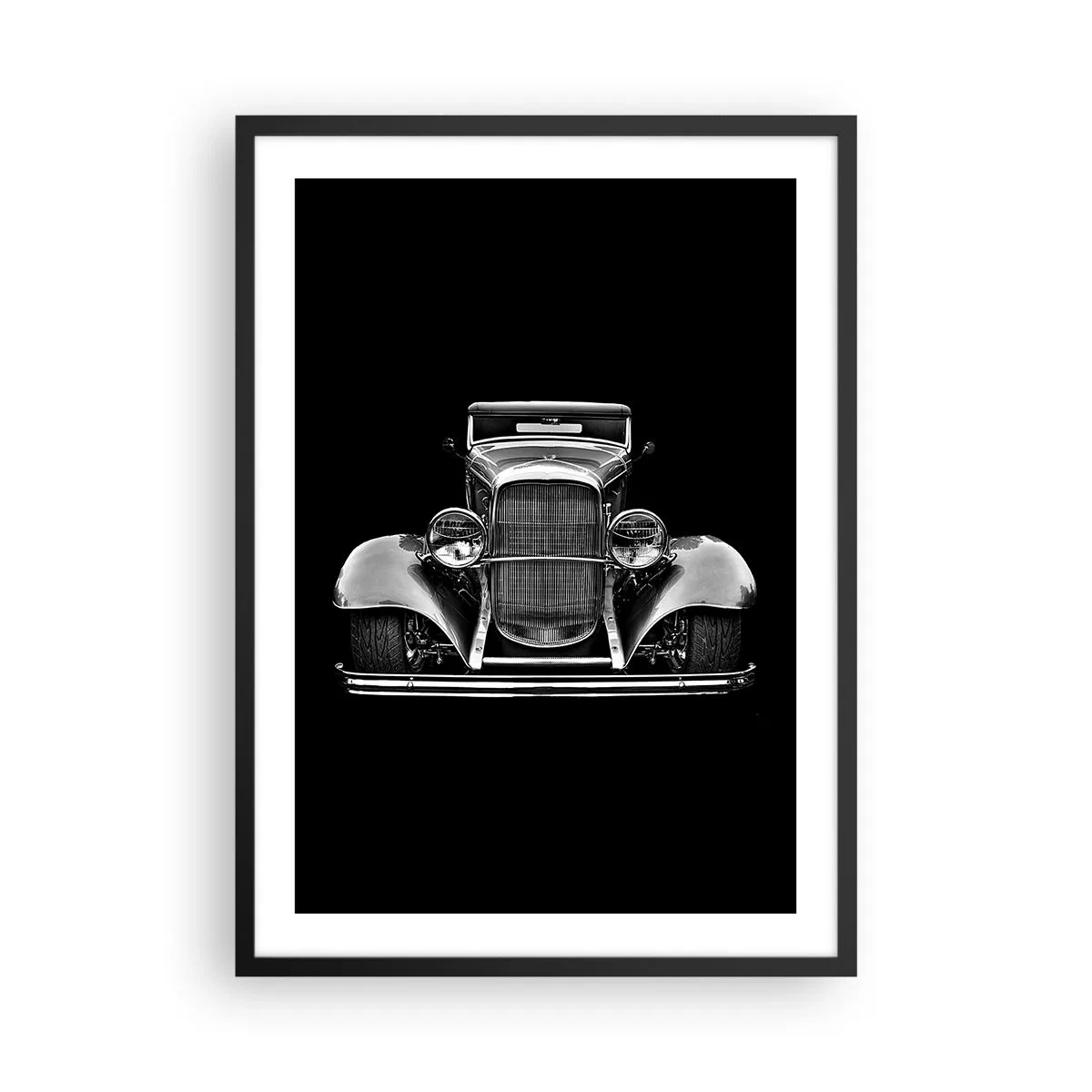 Poster in einem schwarzem Rahmen - Schwarz-Weiß-Fotografie eines Oldtimers vor schwarzem Hintergrund - 50x70cm - Wahrer Gentleman - Moderne Wanddekoration für Wohnzimmer und Schlafzimmer ARTTOR