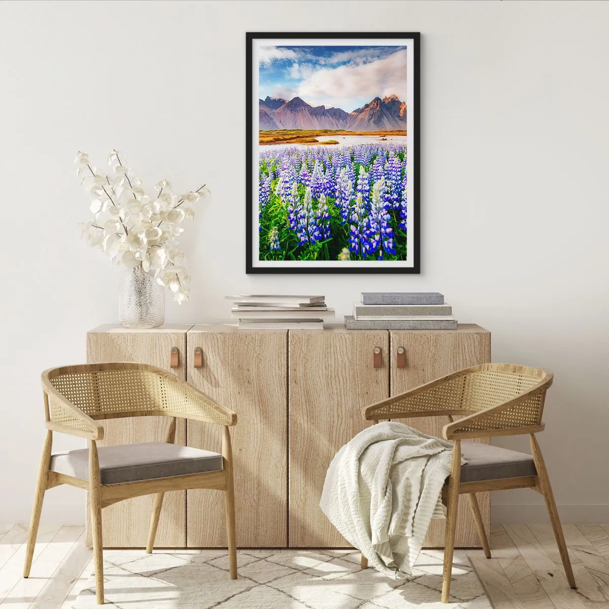 Poster in einem schwarzem Rahmen - Kraft und Strenge neben Sanftmut - 30x40 cm