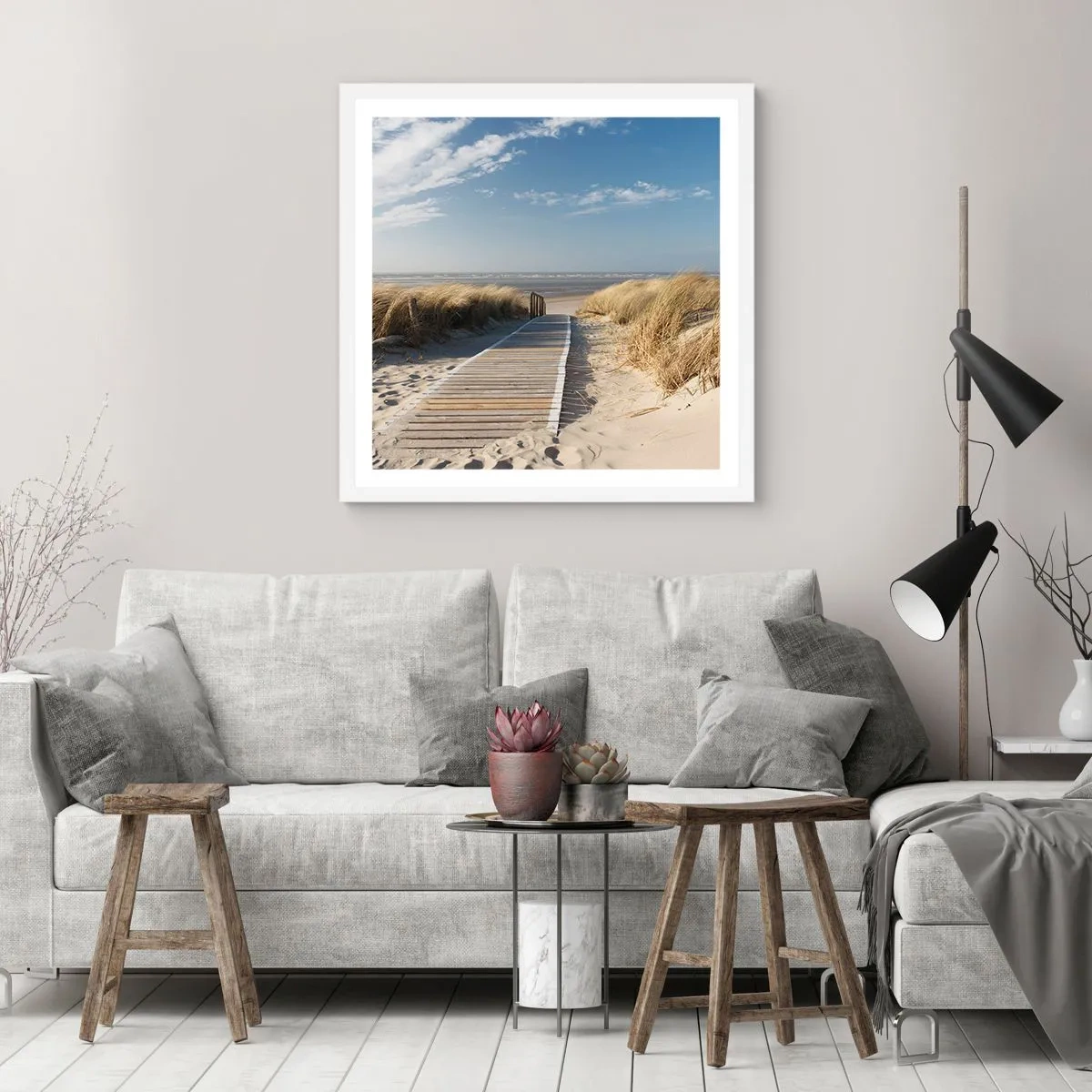 Poster in einem weißen Rahmen - Hinter der Düne, im Rauschen des Grases - 30x30 cm