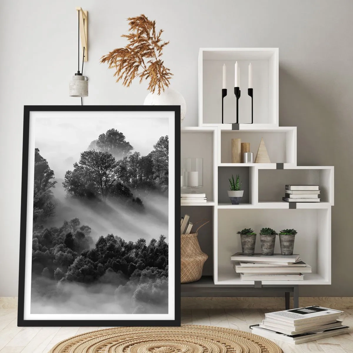Poster in einem schwarzem Rahmen - Nebliger Wald in Schwarz-Weiß-Tönen - 50x70cm - Aufstehend aus dem Schlaf - Moderne Wanddekoration für Wohnzimmer und Schlafzimmer ARTTOR
