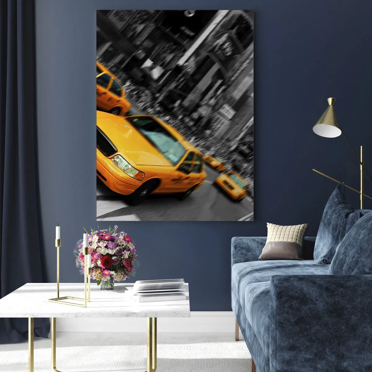 Glasbild - Bild auf glas - Gelbe Taxis vor dem Hintergrund schwarz-weißer Stadtstraßen - 50x70cm - New Yorker Sonnentropfen - Moderne Wanddekoration für Wohnzimmer und Schlafzimmer ARTTOR