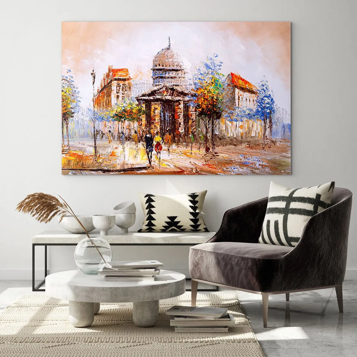 Glasbild - Bild auf glas - Eine malerische Stadtstraße mit einem historischen Gebäude im Hintergrund - 120x80cm - Pariser Spaziergang - Moderne Wanddekoration für Wohnzimmer und Schlafzimmer ARTTOR
