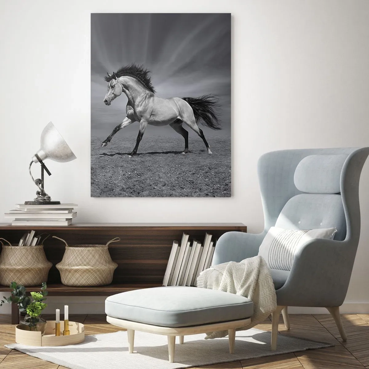 Glasbild - Bild auf glas - Ein schwarz-weißes Pferd in einer dynamischen Pose in der Wüste. - 70x100cm - Geboren um Freude zu bereiten - Moderne Wanddekoration für Wohnzimmer und Schlafzimmer ARTTOR