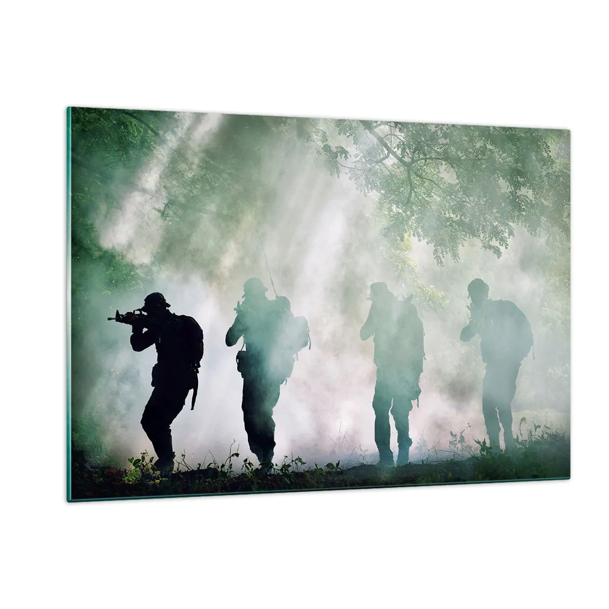 Glasbild - Bild auf glas - Eine Gruppe von Soldaten in Rauch, die in höchster Alarmbereitschaft durch den Wald gehen - 120x80cm - Einer für alle… - Moderne Wanddekoration für Wohnzimmer und Schlafzimmer ARTTOR