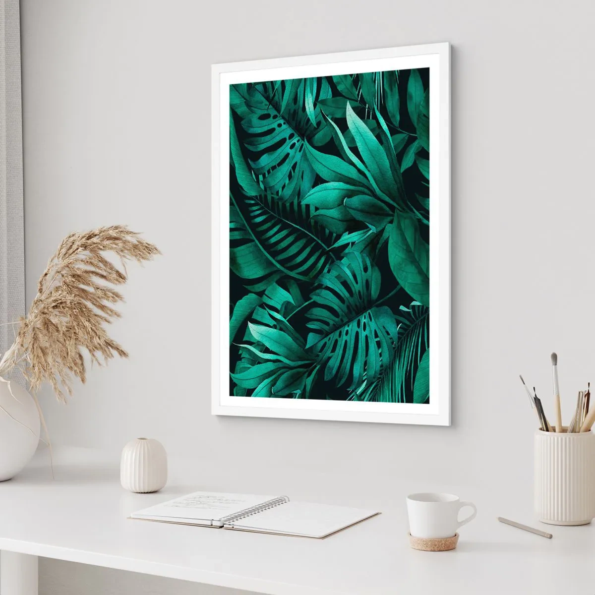 Poster in einem weißen Rahmen - Die Tiefe des tropischen Grüns - 61x91 cm