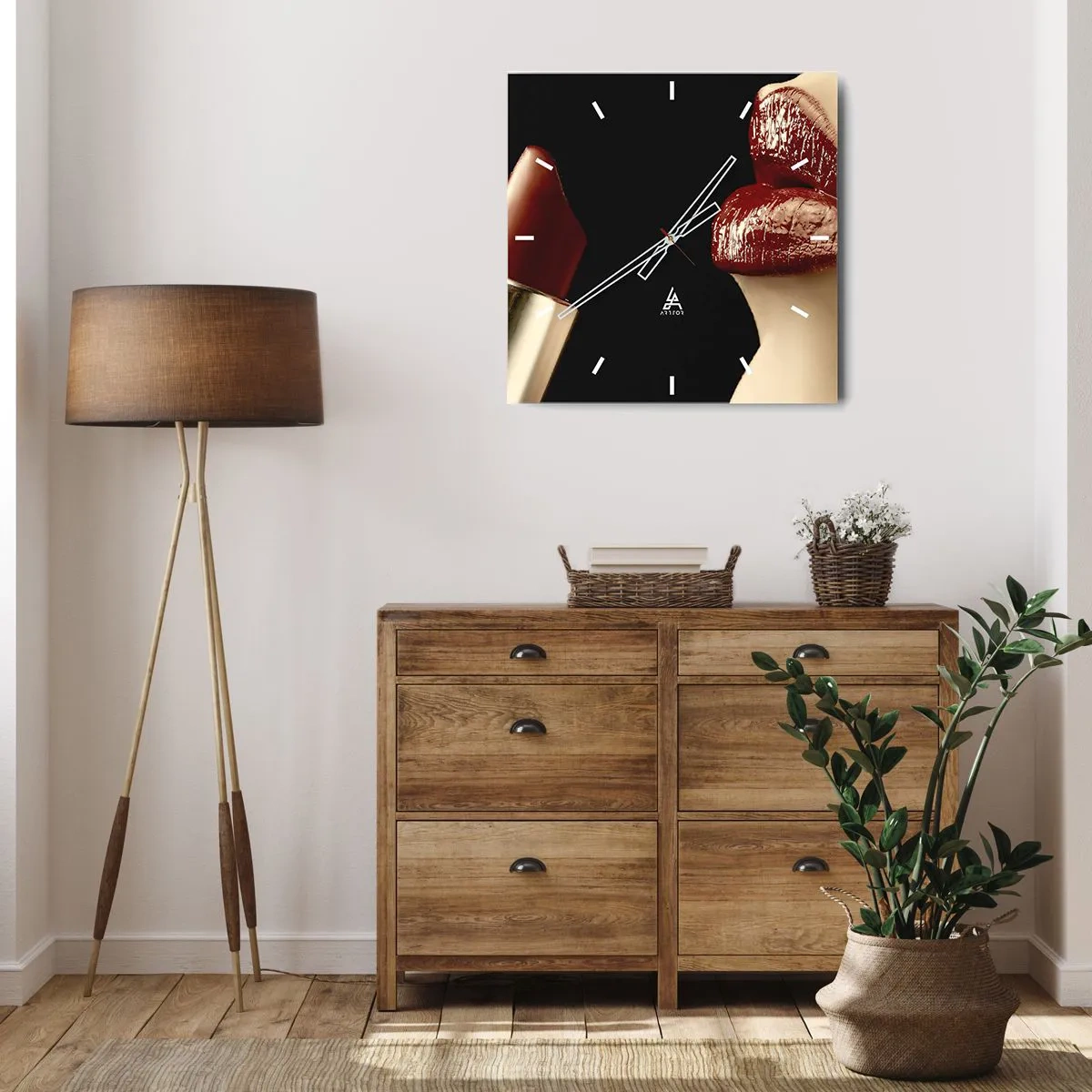 Wanduhr - Glasuhr - Rote Lippen und Lippenstift auf schwarzem Hintergrund - 30x30cm - Sinnlichkeit und Brillanz von Karmin - Moderne Wanddekoration für Wohnzimmer und Schlafzimmer ARTTOR