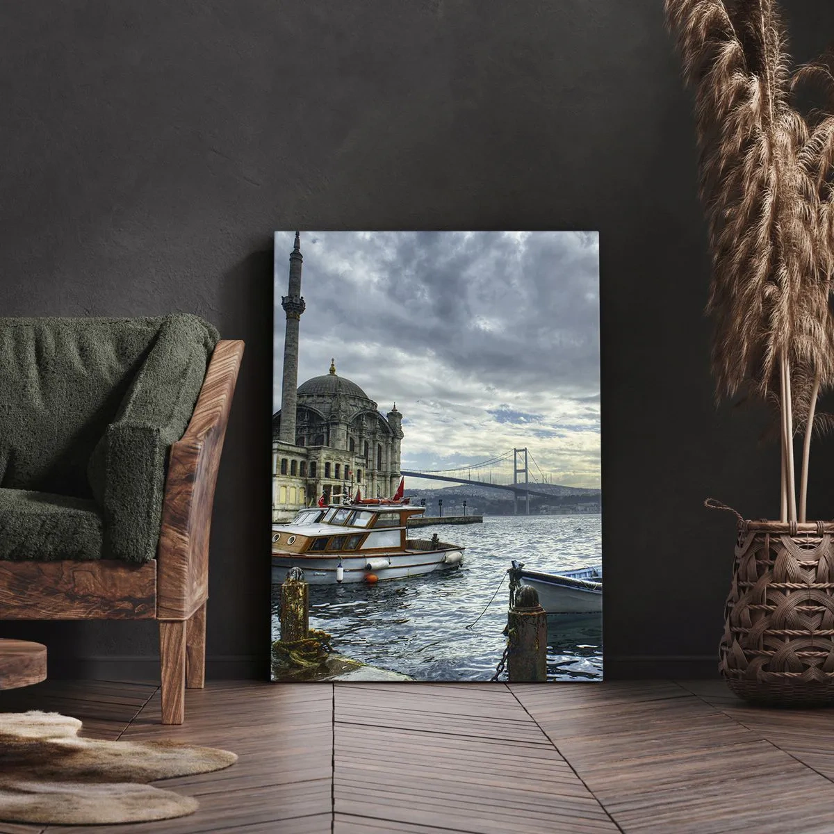 Bild auf Leinwand - Leinwandbild - Ein historisches Gebäude auf dem Wasser mit Booten und einer Brücke im Hintergrund - 80x120cm - An der Grenze der Welten - Moderne Wanddekoration für Wohnzimmer und Schlafzimmer ARTTOR