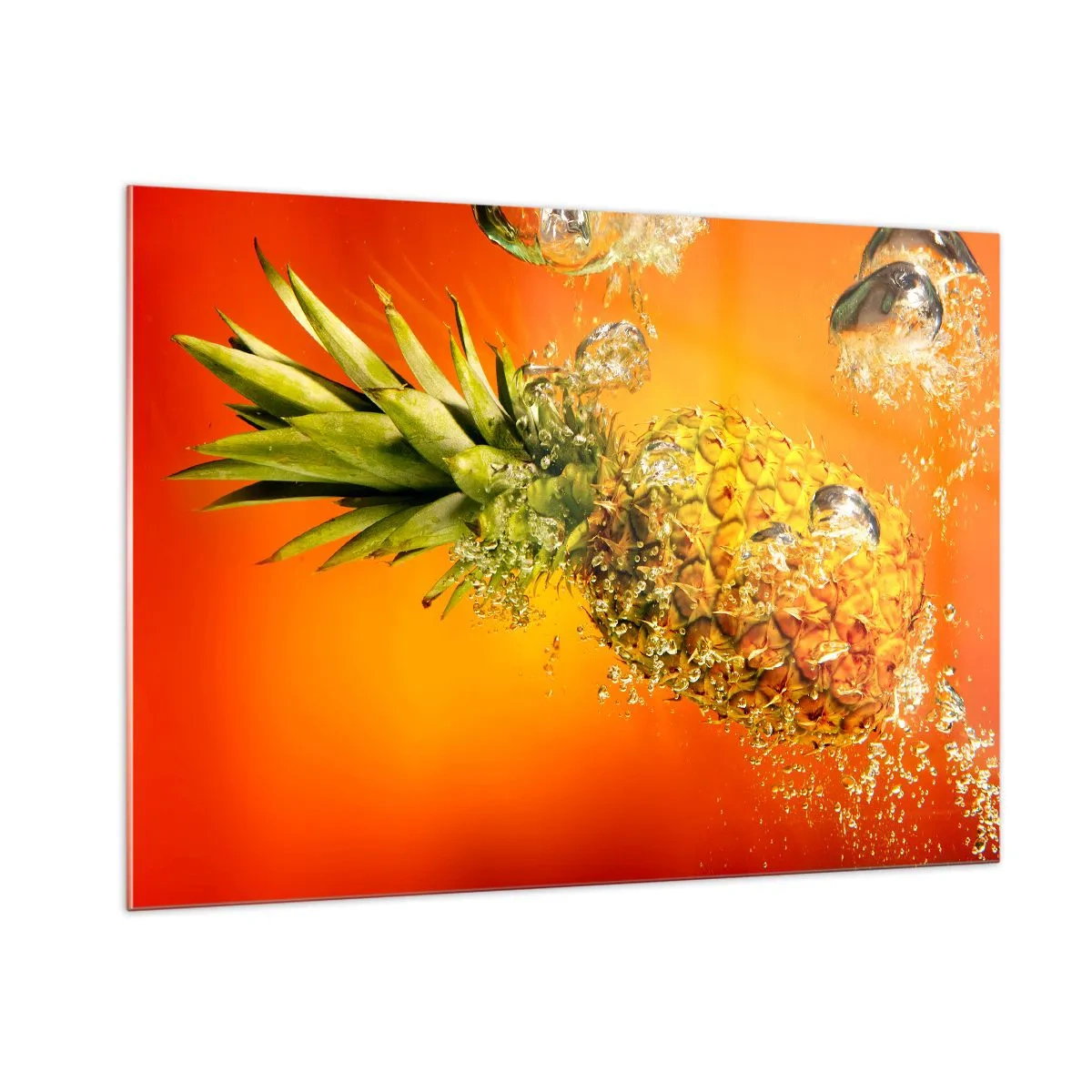 Glasbild - Bild auf glas - Ananas in Wasser getaucht vor einem Hintergrund von intensivem Orange - 100x70cm - Tropisch saftige Frische - Moderne Wanddekoration für Wohnzimmer und Schlafzimmer ARTTOR