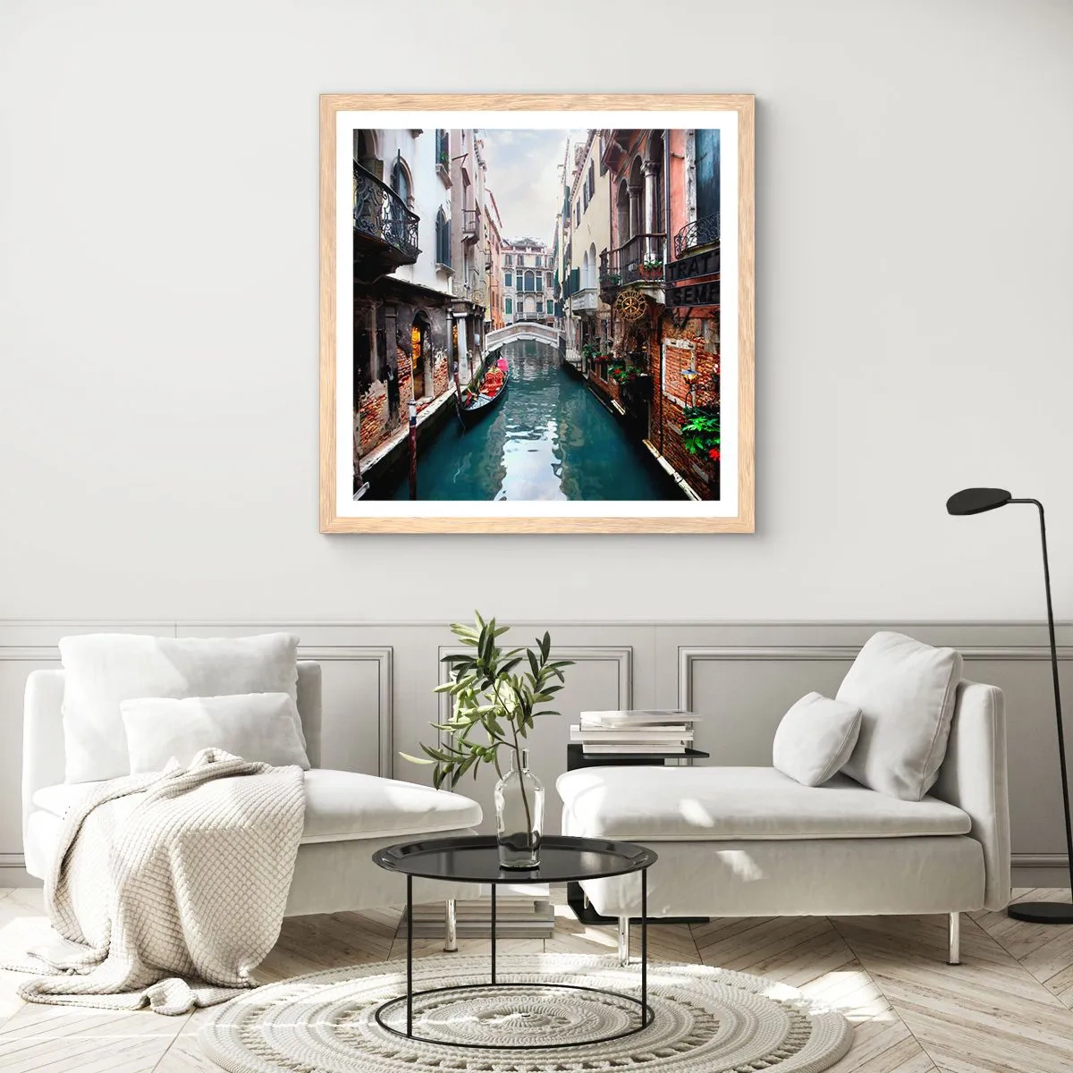 Poster in einem Rahmen aus heller Eiche - Venezianische Landschaft mit Gondel und Brücke - 40x40 cm