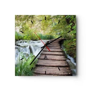 Wanduhr - Glasuhr - Eine Holzbrücke über einen Wasserfall, umgeben von üppigem grünen Wald. - 30x30cm - Das Wasser ist überhaupt nicht ruhig - Moderne Wanddekoration für Wohnzimmer und Schlafzimmer ARTTOR