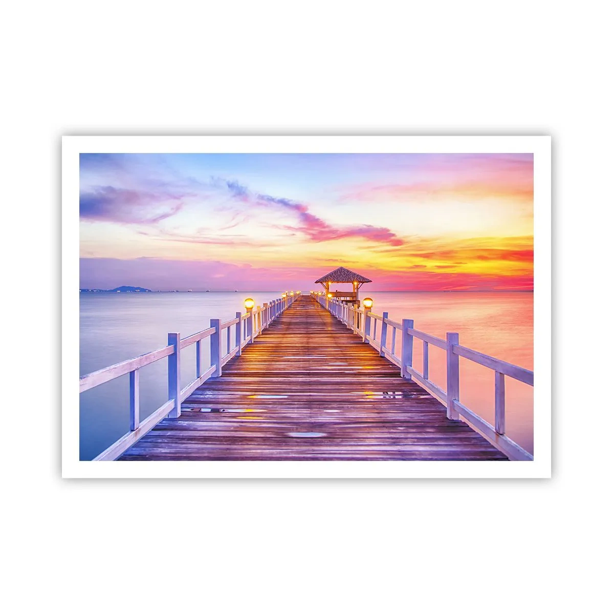 Poster - Ein Pier über dem Wasser bei Sonnenuntergang in Pastellfarben - 100x70cm - Die lila-goldene Stille des Abends - Moderne Wanddekoration für Wohnzimmer und Schlafzimmer ARTTOR