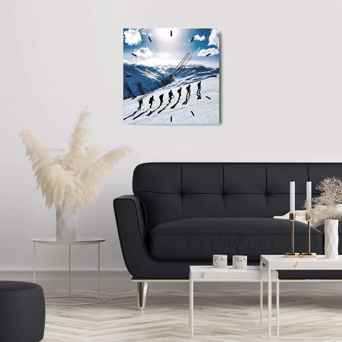 Wanduhr - Glasuhr - Eine Gruppe von Bergsteigern wandert einen schneebedeckten Hang hinauf - 30x30cm - Das Team der Eroberer - Moderne Wanddekoration für Wohnzimmer und Schlafzimmer ARTTOR