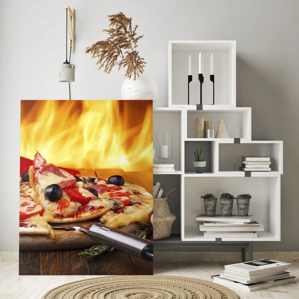 Glasbild - Bild auf glas - Pizza mit Oliven vor dem Hintergrund der Feuerflammen - 50x70cm - Aus Italien mit Liebe - Moderne Wanddekoration für Wohnzimmer und Schlafzimmer ARTTOR