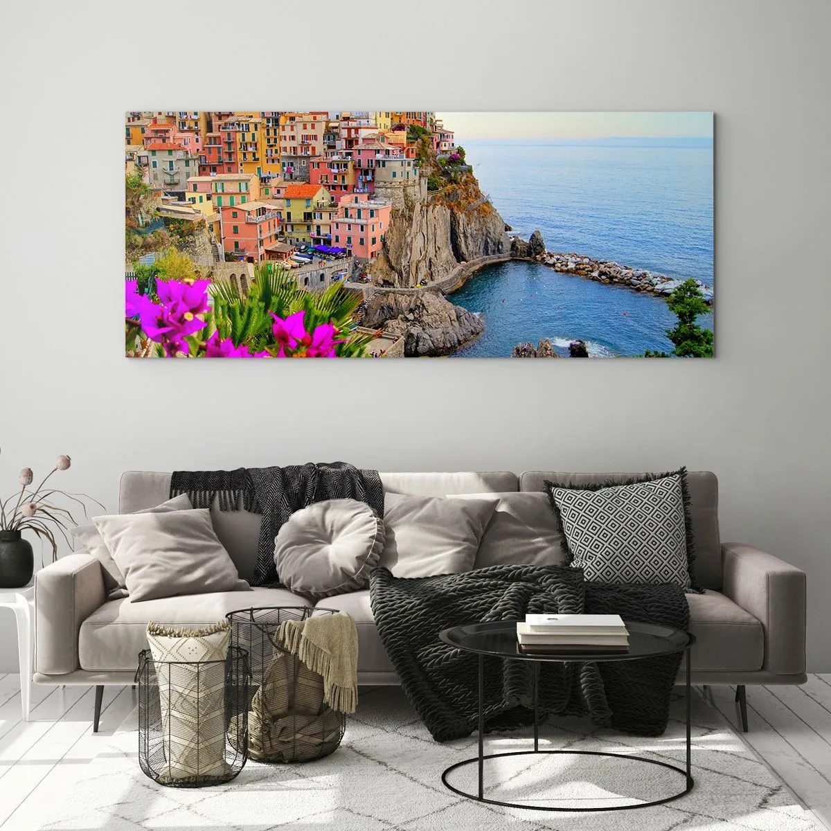 Glasbild - Bild auf glas - Bunte Häuser auf einer Klippe mit Blick auf das Meer in einer malerischen Landschaft - 160x50cm - Lachende Stadt - Moderne Wanddekoration für Wohnzimmer und Schlafzimmer ARTTOR