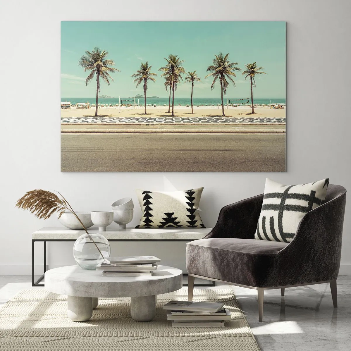 Glasbild - Bild auf glas - Palmen an der Promenade mit Strand und Meer im Hintergrund - 70x50cm - Beim Bewachen des Strandes - Moderne Wanddekoration für Wohnzimmer und Schlafzimmer ARTTOR