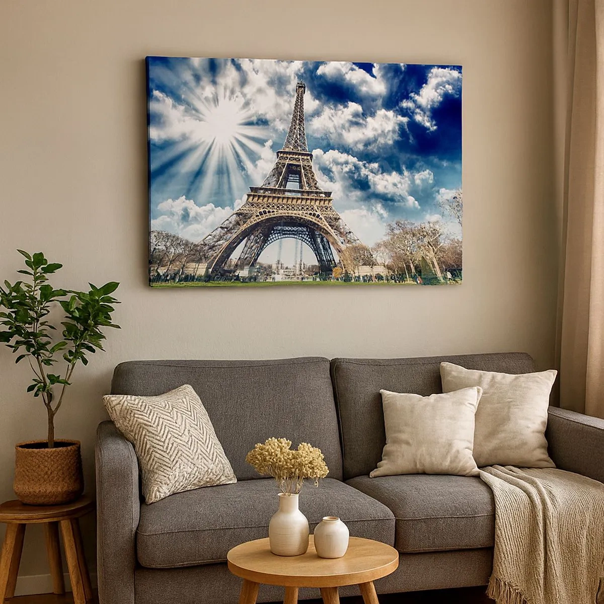 Bild auf Leinwand - Leinwandbild - Der Eiffelturm vor einem sonnigen Himmel mit Wolken - 70x50cm - Die Einzige unter der Sonne - Moderne Wanddekoration für Wohnzimmer und Schlafzimmer ARTTOR