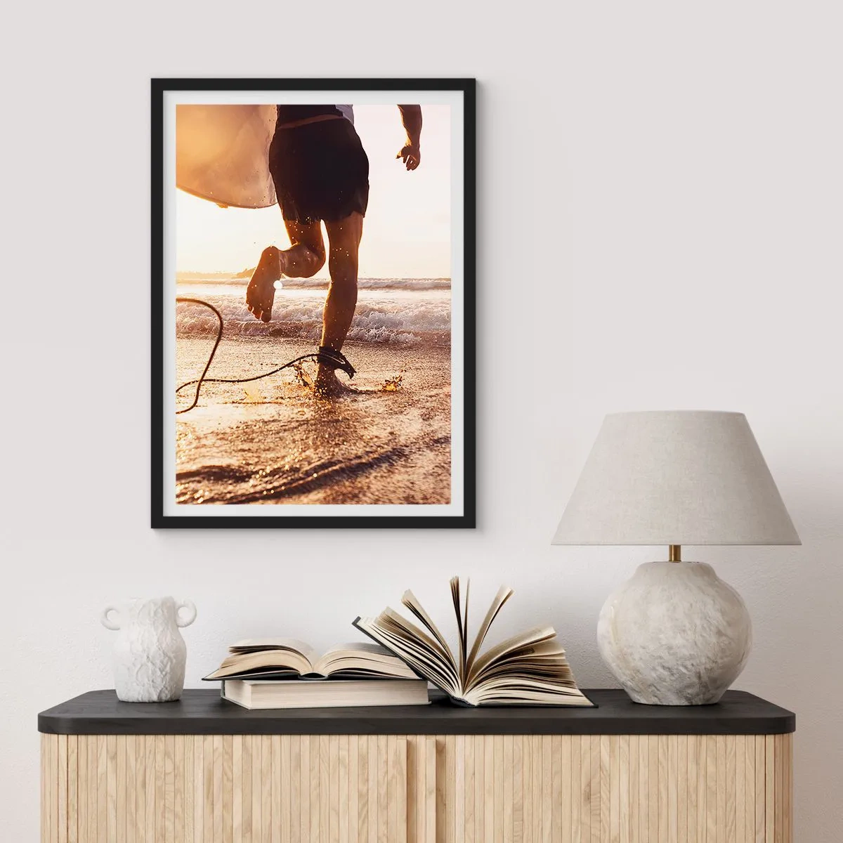 Poster in einem schwarzem Rahmen - Um die Welle zu treffen - 30x40 cm