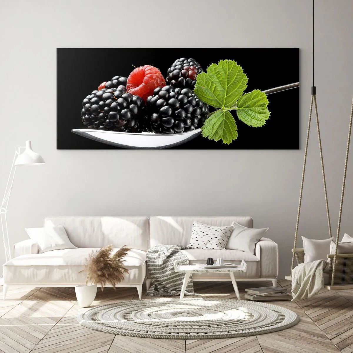 Glasbild - Bild auf glas - Brombeeren und Himbeeren auf einem Löffel mit einem Blatt auf schwarzem Hintergrund - 140x50cm - Der Geschmack der Frische - Moderne Wanddekoration für Wohnzimmer und Schlafzimmer ARTTOR