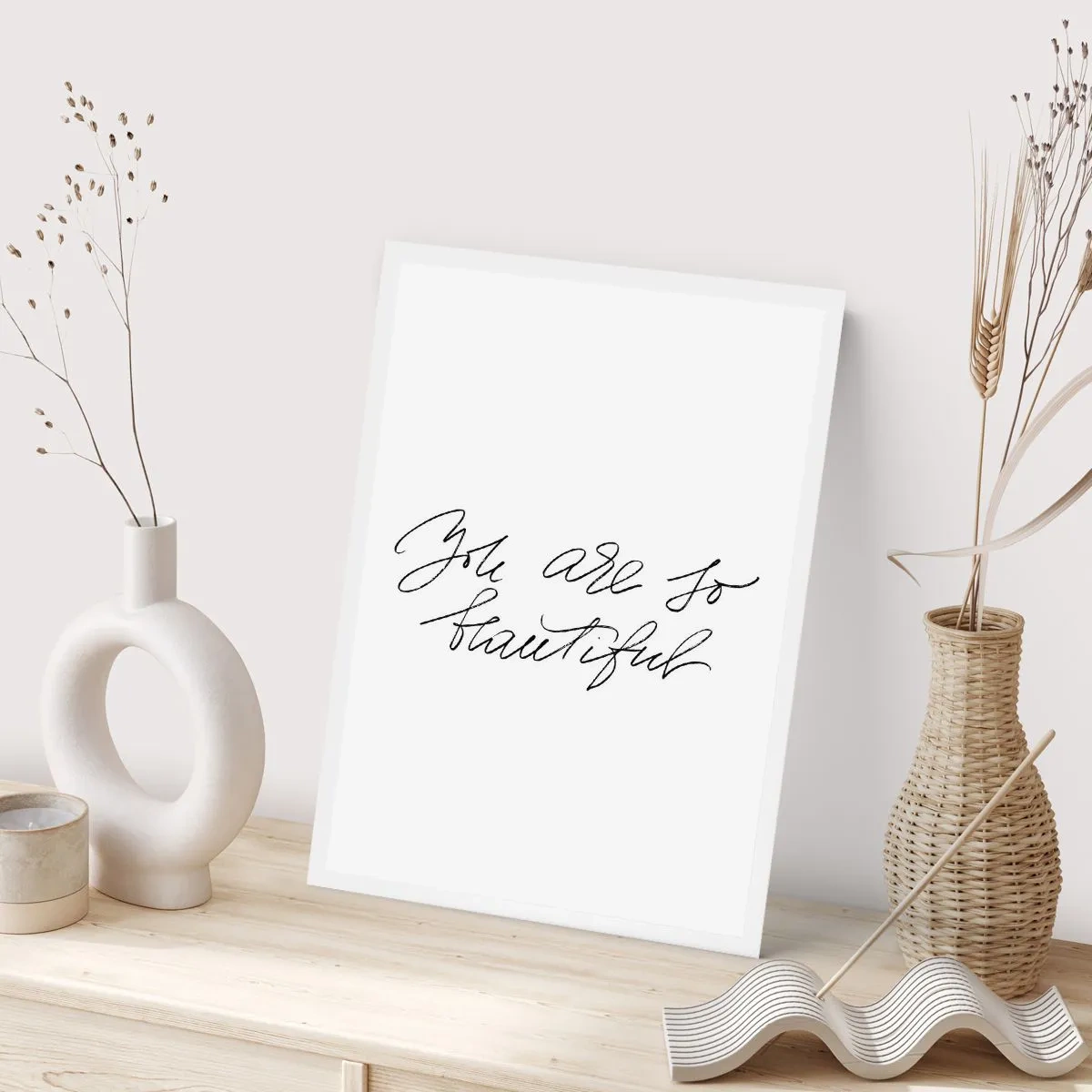 Poster - Schwarze Aufschrift „Du bist so schön“ auf weißem Hintergrund - 50x70cm - Glauben Sie wirklich ... - Moderne Wanddekoration für Wohnzimmer und Schlafzimmer ARTTOR