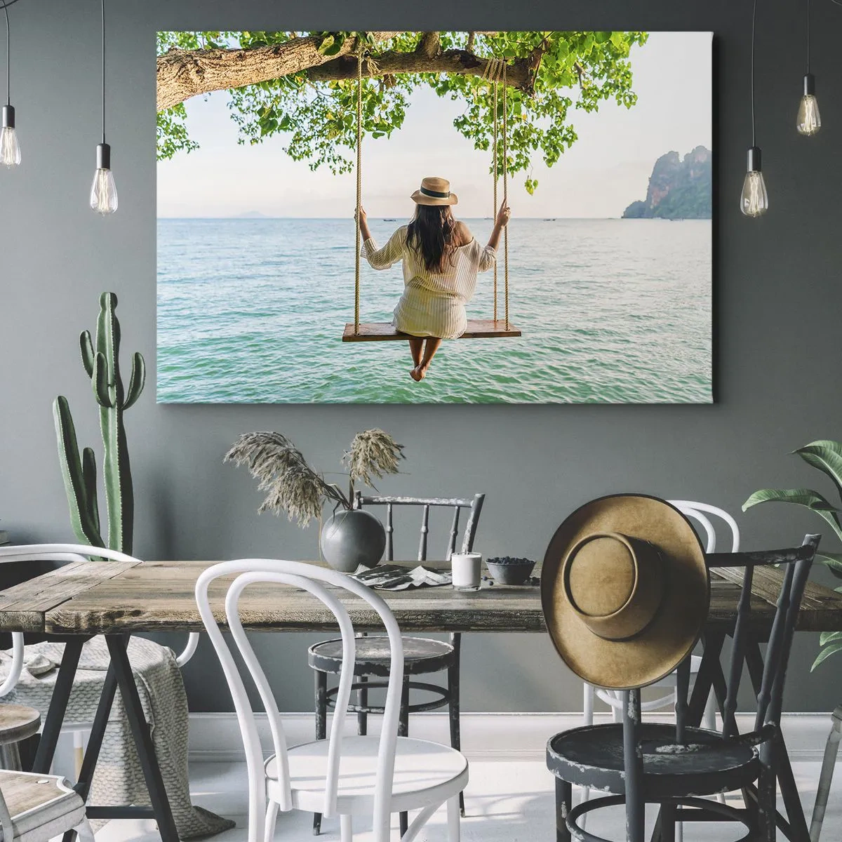 Bild auf Leinwand - Leinwandbild - Frau auf einer Schaukel am Meer in einer tropischen Landschaft - 70x50cm - Das Leben ist wunderschön - Moderne Wanddekoration für Wohnzimmer und Schlafzimmer ARTTOR