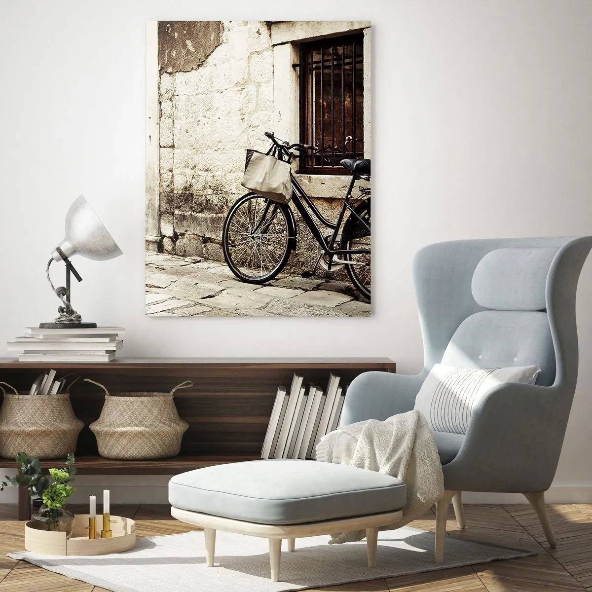 Glasbild - Bild auf glas - Ein Fahrrad vor einer Steinmauer mit Fenster und Tür im Retro-Stil - 80x120cm - Zurück in die Vergangenheit - Moderne Wanddekoration für Wohnzimmer und Schlafzimmer ARTTOR