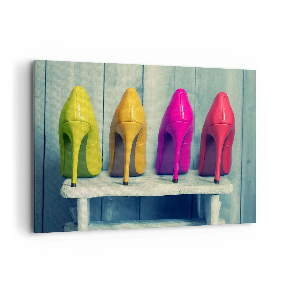 Bild auf Leinwand - Leinwandbild - Bunte High Heels vor einer Holzwand - 120x80cm - Spazierengehen auf dem Regenbogen - Moderne Wanddekoration für Wohnzimmer und Schlafzimmer ARTTOR