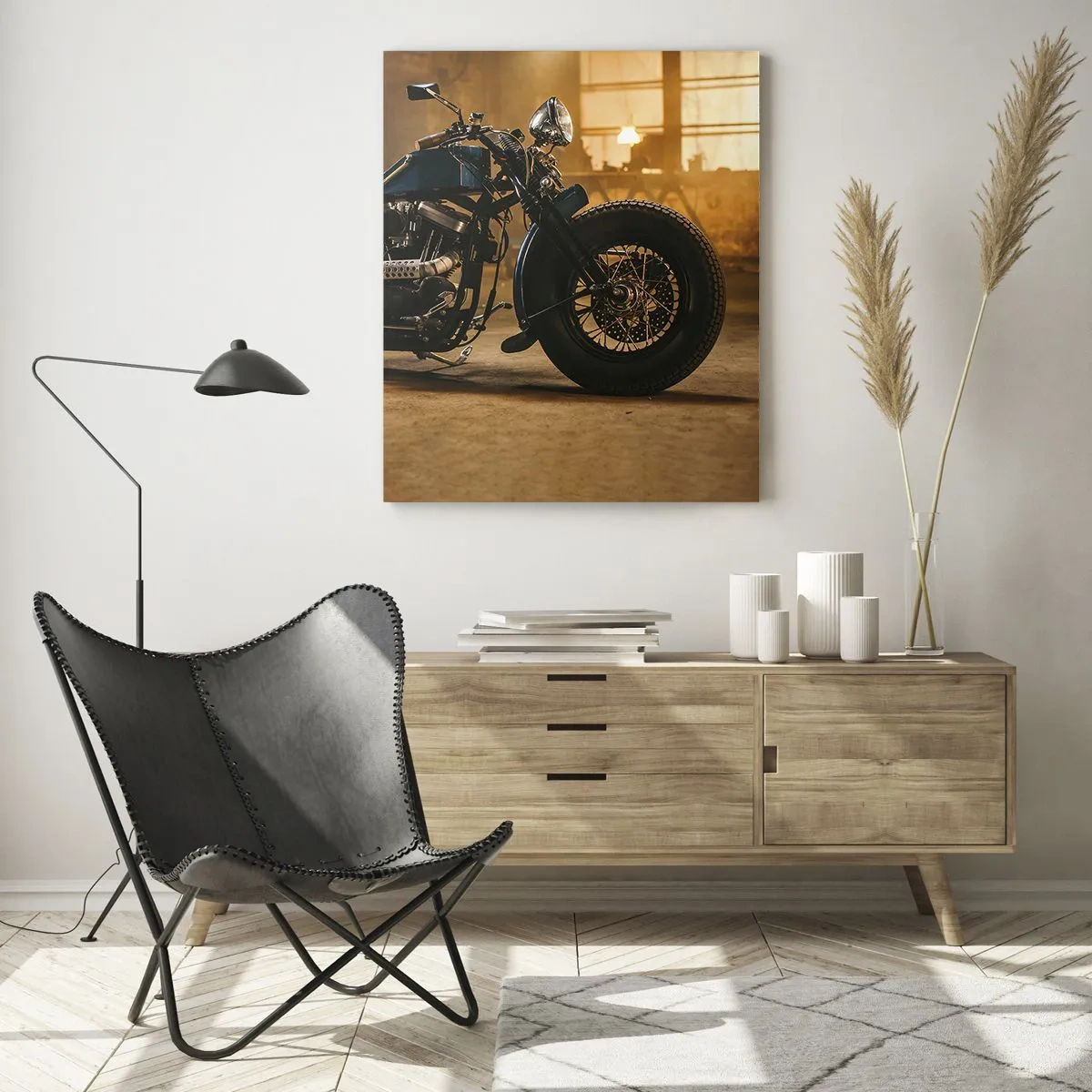 Glasbild - Bild auf glas - Stimmungsvolle Aufnahme eines klassischen Motorrads in einer Garage - 50x70cm - Ich kann alles - Moderne Wanddekoration für Wohnzimmer und Schlafzimmer ARTTOR