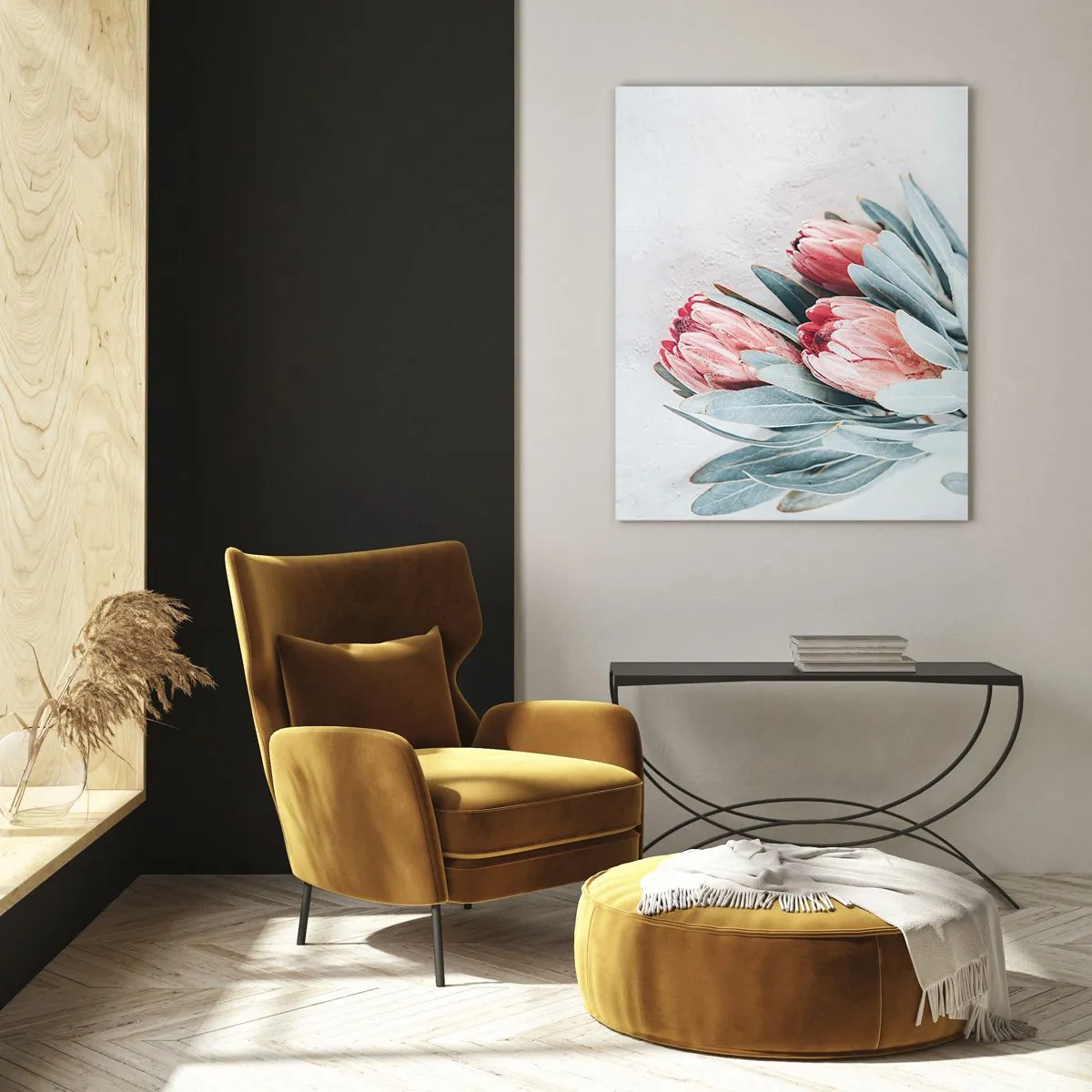Glasbild - Bild auf glas - Drei pastellfarbene Protea-Blüten mit Blättern auf hellem Hintergrund - 50x70cm - Schämen sich für ihre eigene Schönheit - Moderne Wanddekoration für Wohnzimmer und Schlafzimmer ARTTOR