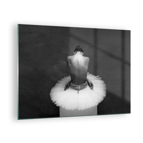 Glasbild - Bild auf glas - Eine sitzende Ballerina in einem Tüllrock vor einem Schatten - 70x50cm - Es blüht gerade - Moderne Wanddekoration für Wohnzimmer und Schlafzimmer ARTTOR