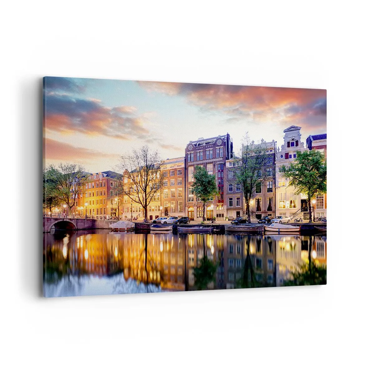 Bild auf Leinwand - Leinwandbild - Kanal mit Spiegelung von Mietshäusern im Abendlicht - 120x80cm - Zurückhaltende und gelassene niederländische Schönheit - Moderne Wanddekoration für Wohnzimmer und Schlafzimmer ARTTOR