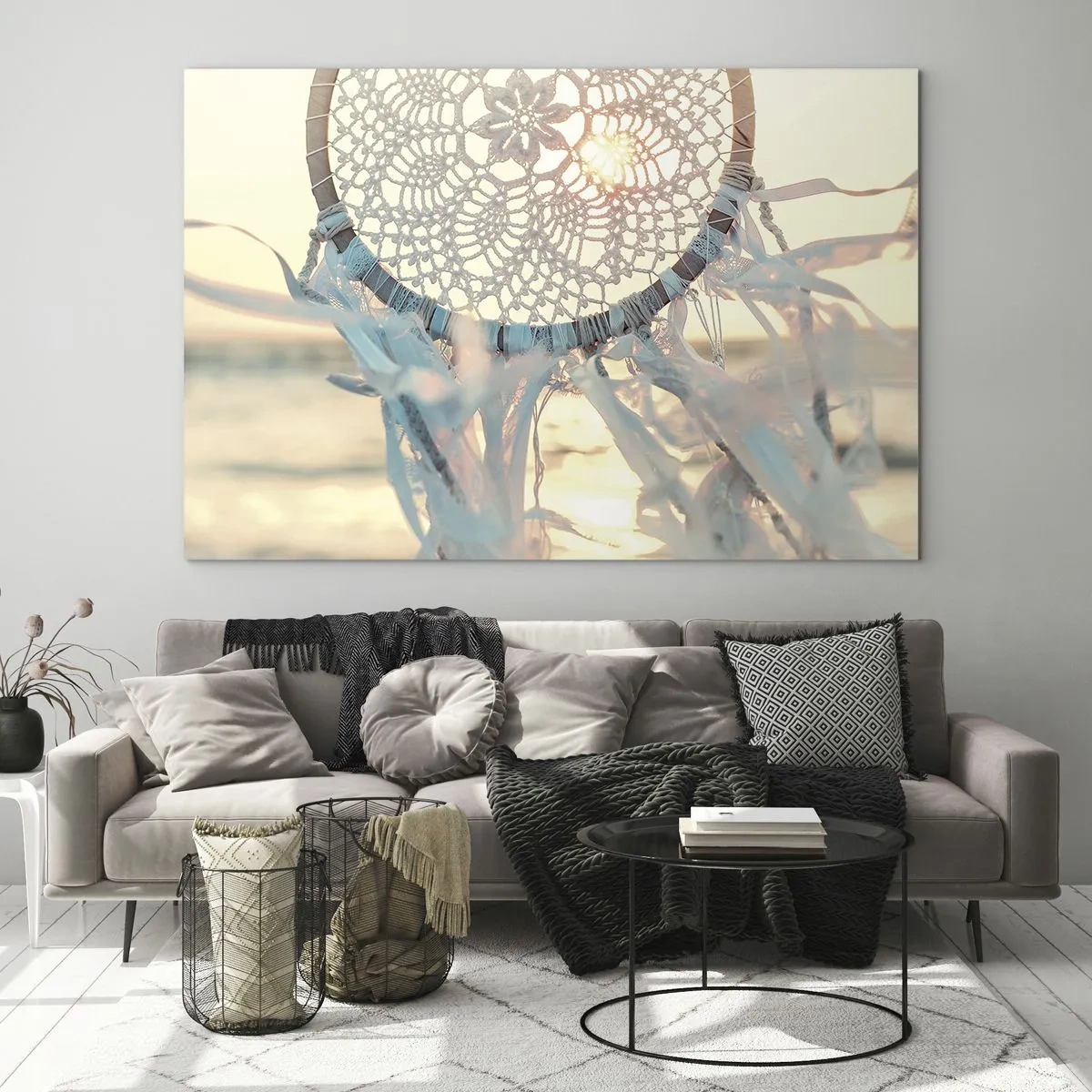 Glasbild - Bild auf glas - Ein Spitzentotem mit zarten Fransen vor dem Hintergrund der untergehenden Sonne über dem Meer. - 70x50cm - Totem aus Spitze - Moderne Wanddekoration für Wohnzimmer und Schlafzimmer ARTTOR