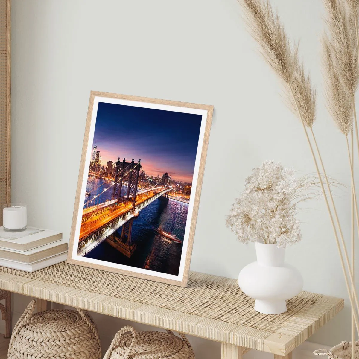 Poster in einem Rahmen aus heller Eiche - Eine leuchtende Brücke zum Herzen der Stadt - 61x91 cm
