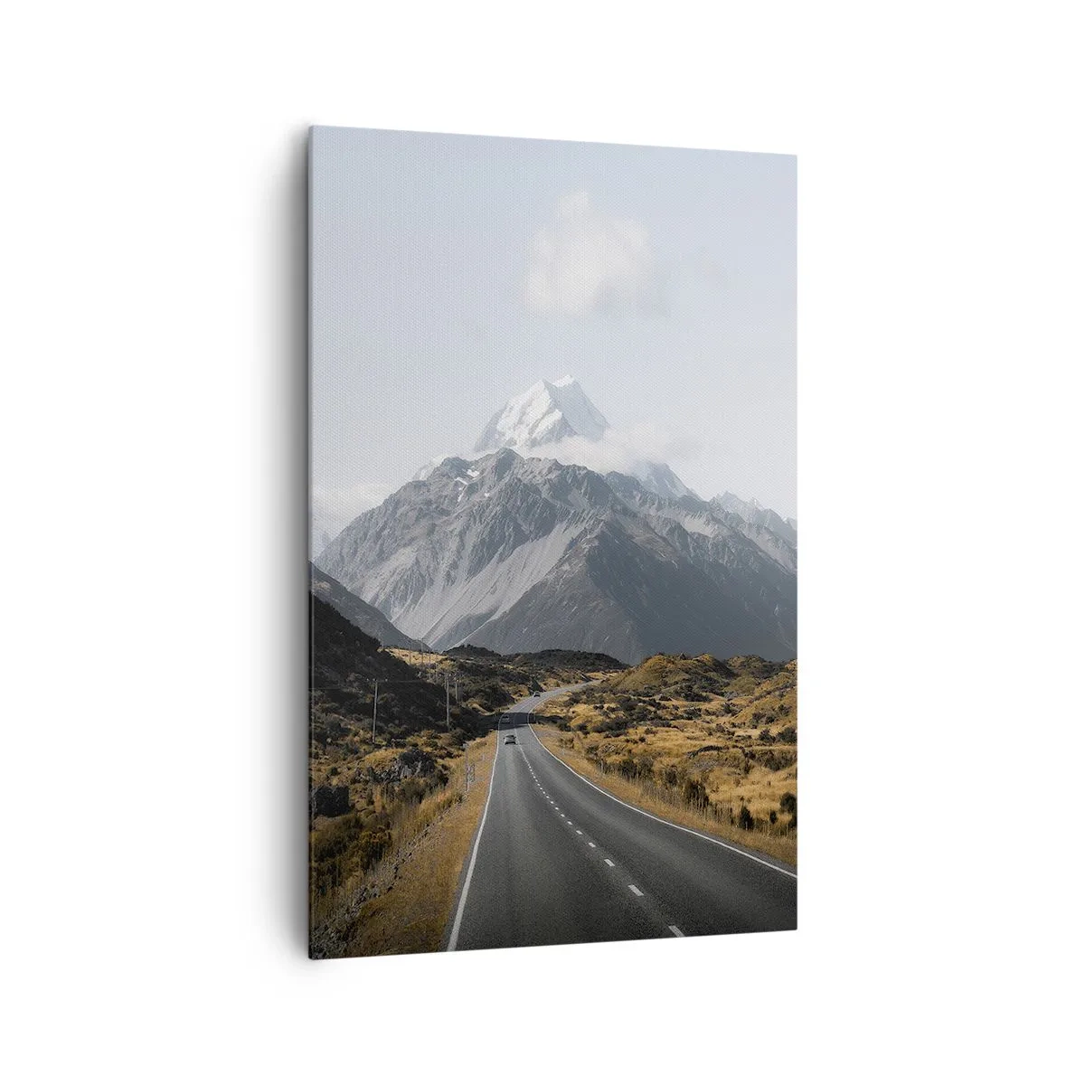 Bild auf Leinwand - Leinwandbild - Eine Straße in den Bergen, umgeben von einer malerischen Landschaft - 80x120cm - Der Weg ins Herz der Berge - Moderne Wanddekoration für Wohnzimmer und Schlafzimmer ARTTOR