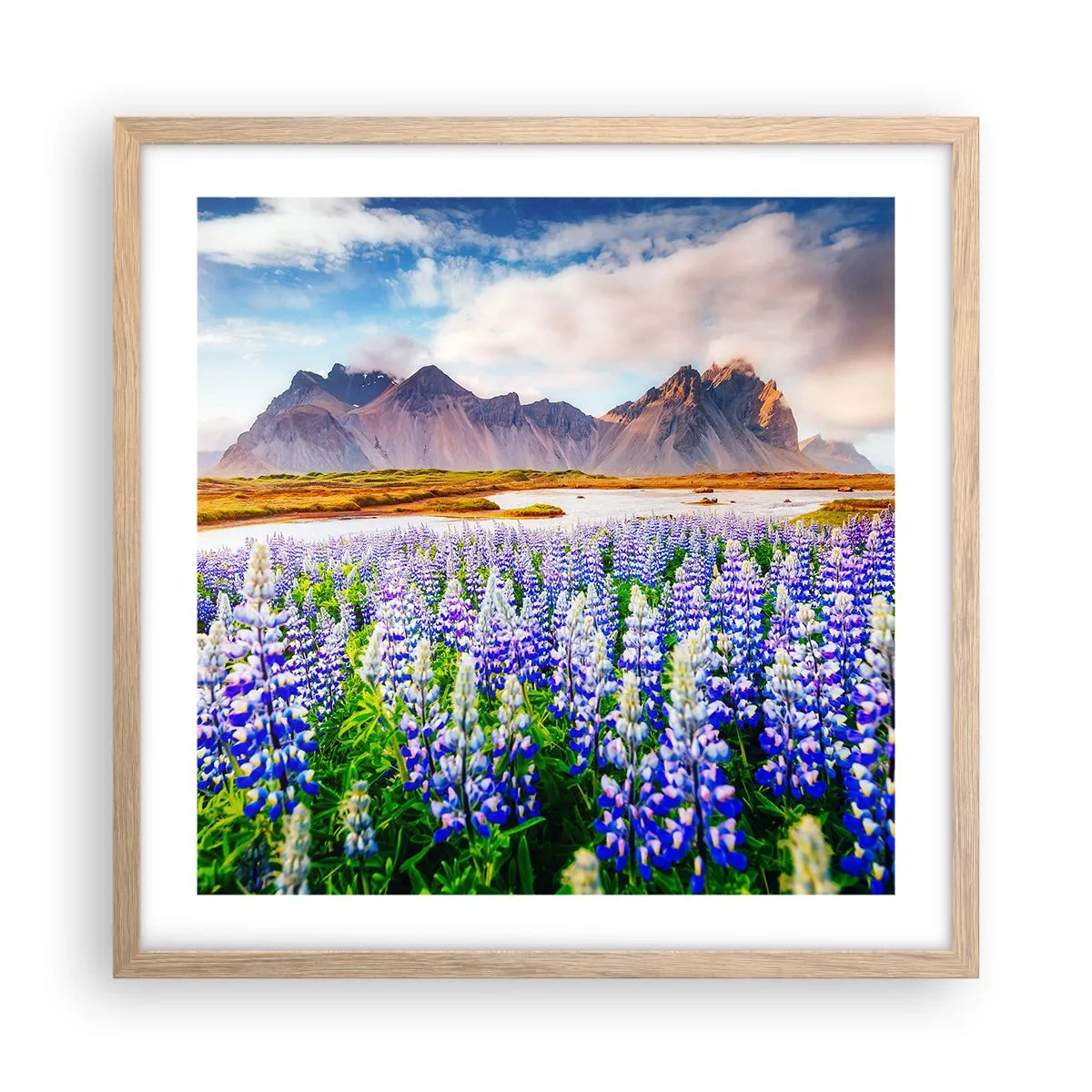 Poster in einem Rahmen aus heller Eiche - Kraft und Strenge neben Sanftmut - 50x50 cm