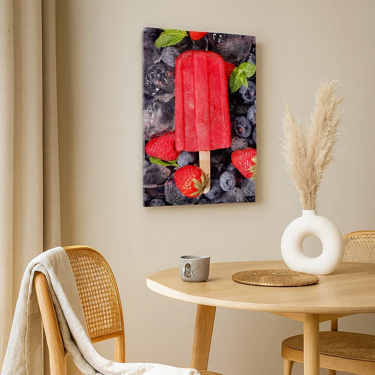 Bild auf Leinwand - Leinwandbild - Rotes Eis am Stiel, umgeben von Früchten und Eis - 50x70cm - So schmeckt der heiße Sommer - Moderne Wanddekoration für Wohnzimmer und Schlafzimmer ARTTOR