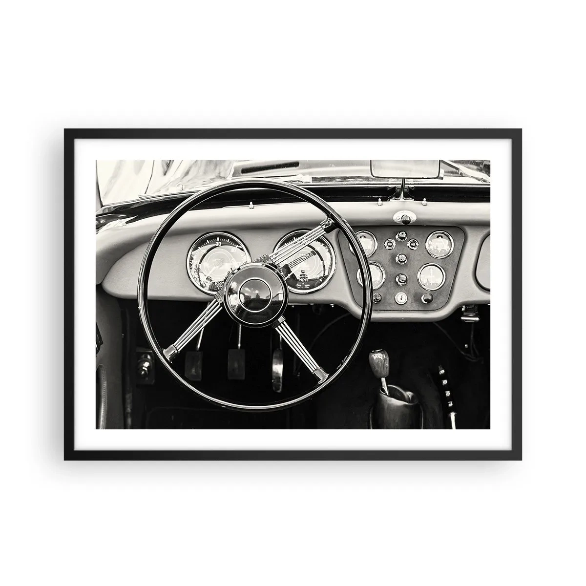 Poster in einem schwarzem Rahmen - Schwarz-weißes Oldtimer-Interieur - 70x50cm - Ein Sammlertraum - Moderne Wanddekoration für Wohnzimmer und Schlafzimmer ARTTOR