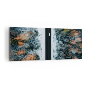 Bild auf Leinwand - Leinwandbild - Eine Straße durch einen Winterwald aus der Vogelperspektive gesehen - 120x50cm - Schnitt durch den Winterwald - Moderne Wanddekoration für Wohnzimmer und Schlafzimmer ARTTOR