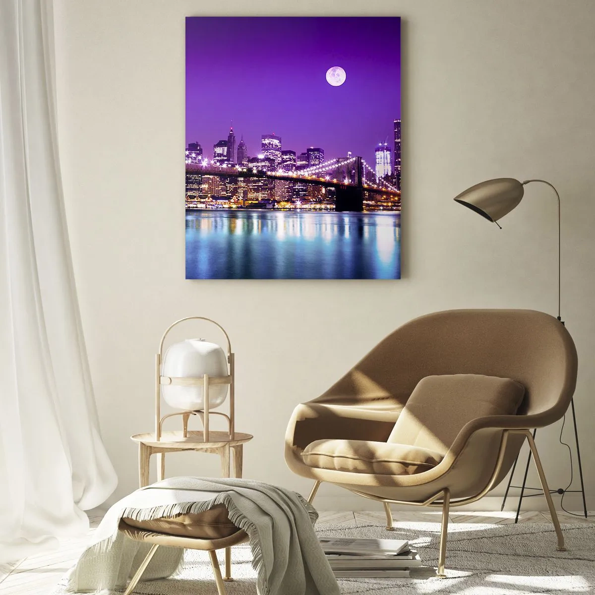 Glasbild - Bild auf glas - Brooklyn Bridge und Manhattan bei Nacht in violetten Farbtönen - 50x70cm - Die Lichter der Großstadt in Lila - Moderne Wanddekoration für Wohnzimmer und Schlafzimmer ARTTOR