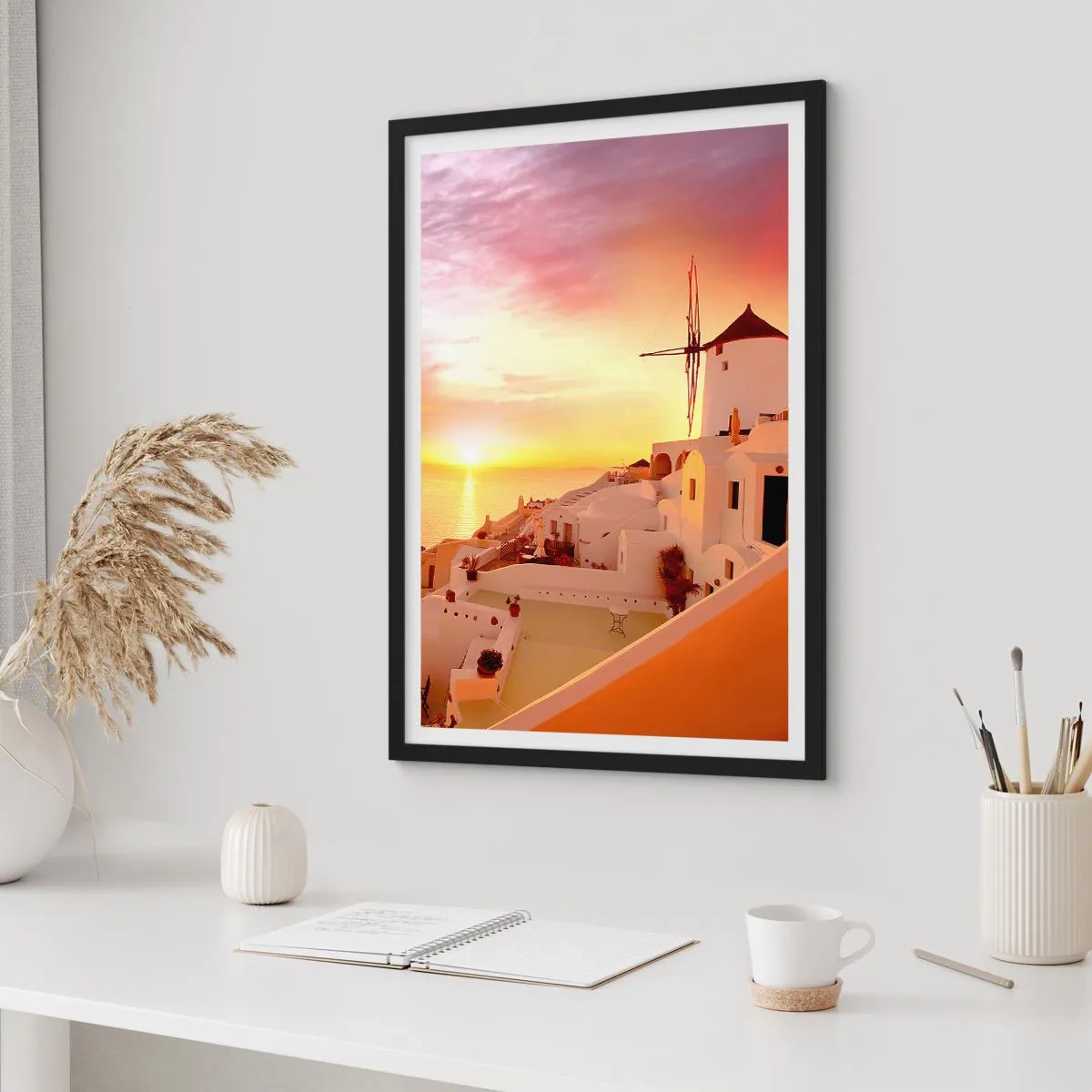 Poster in einem schwarzem Rahmen - In Weiß und Gold schmelzen - 70x100 cm